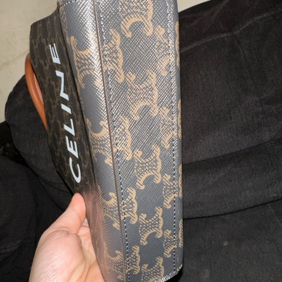 Celine Vertical Mini Cabas Triomphe Excellent condition with strap authentic - Picture 4 of 13